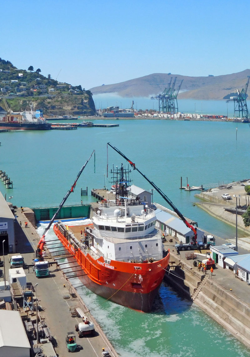 crane-trucks-ship-repairs-stark-bros-christchurch-canterbury