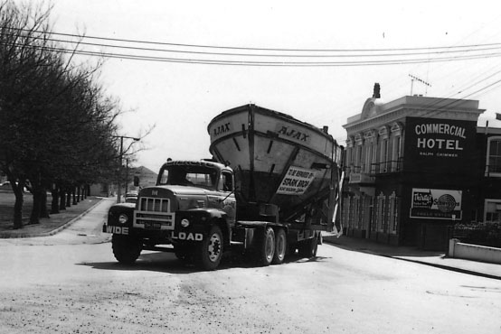 stark-bros-boat-builders-lyttelton-established-1958